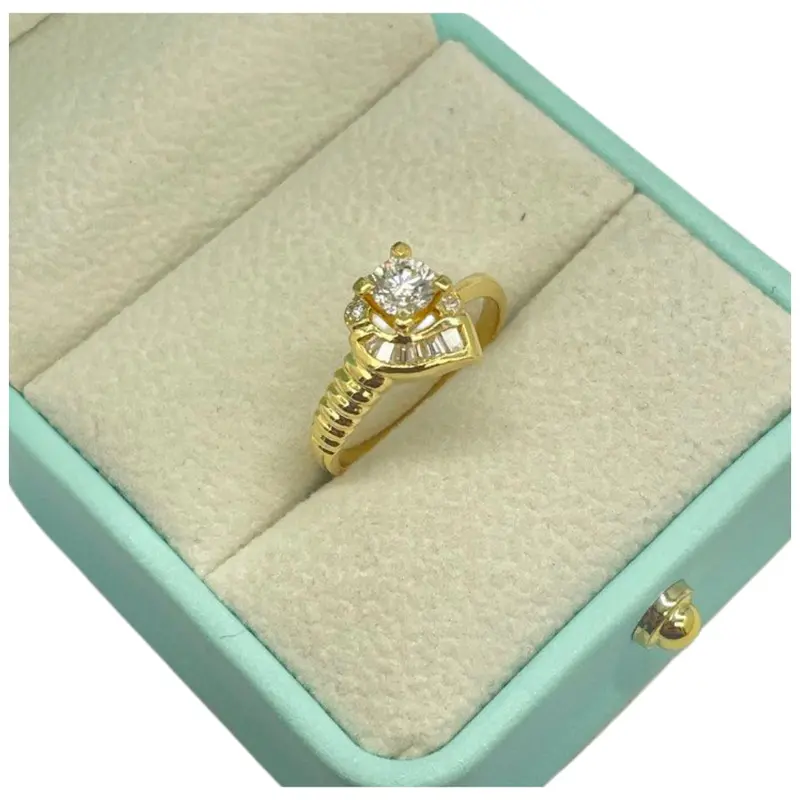 750 Yellow Gold Natural Diamond Ring 1
