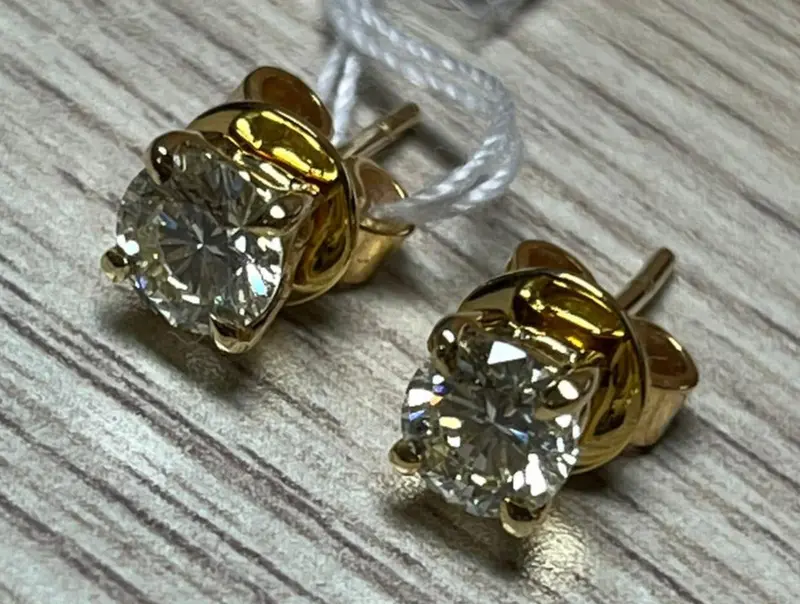 Stud Diamond Earrings 750Yg 2.7Gm 1
